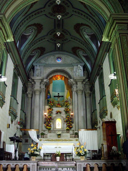 A nave, com o altar ao fundo